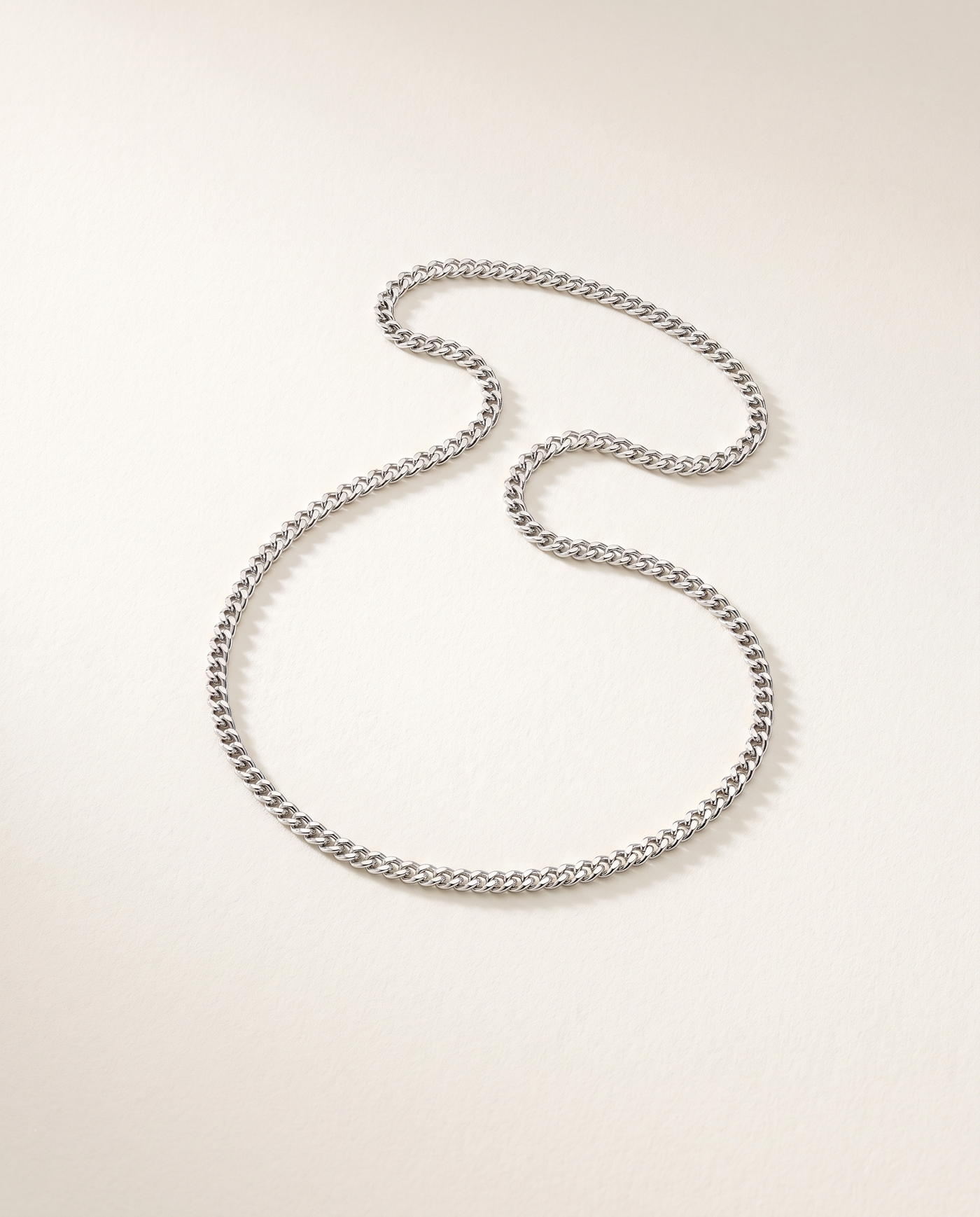 The Margaux slim silver curb chain — packshot